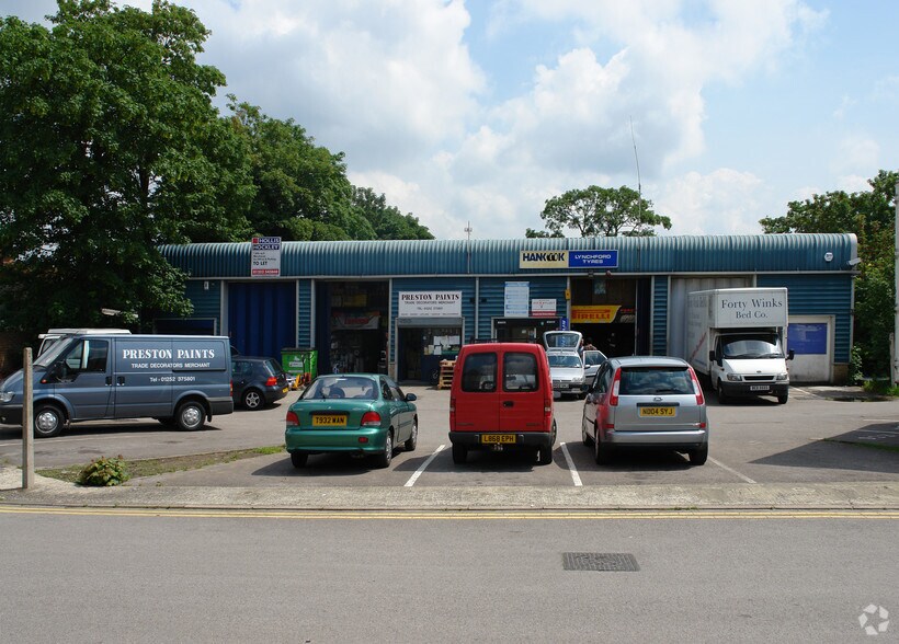 14 Camp Rd, Farnborough for sale - Primary Photo - Image 1 of 1