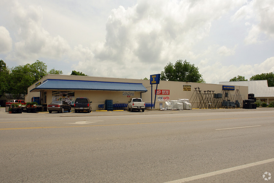 408 W Us-90 Hwy, Castroville, TX for rent - Primary Photo - Image 1 of 4