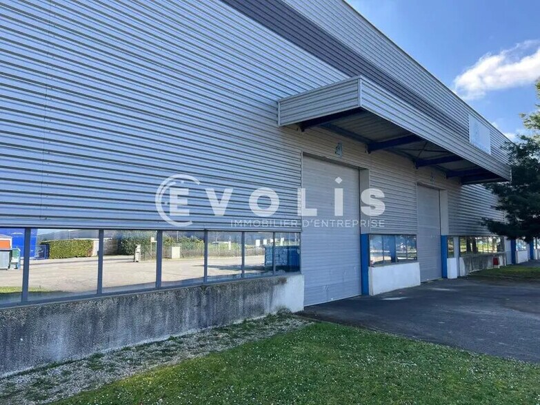 42 Rue De L'Avenir, Genas to rent - Building Photo - Image 3 of 9