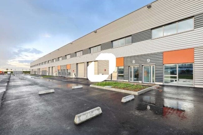Location Local d'activités 360 m² à 6 776 m²