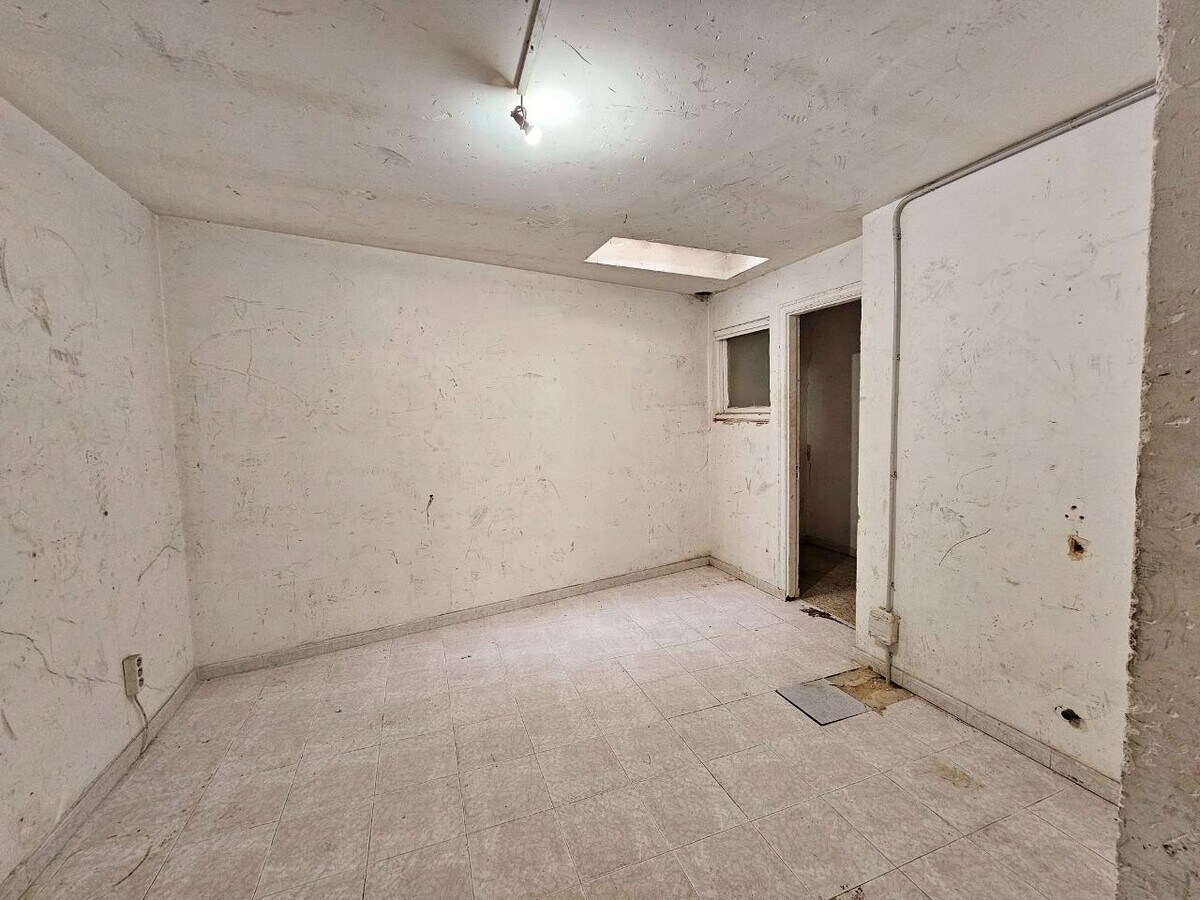 Blanes, GER 17300 - Unit Puerta 03 - - Interior Photo - Image 2 of 3