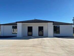 381 Mill Creek Dr, Salado, TX for rent Building Photo- Image 1 of 24