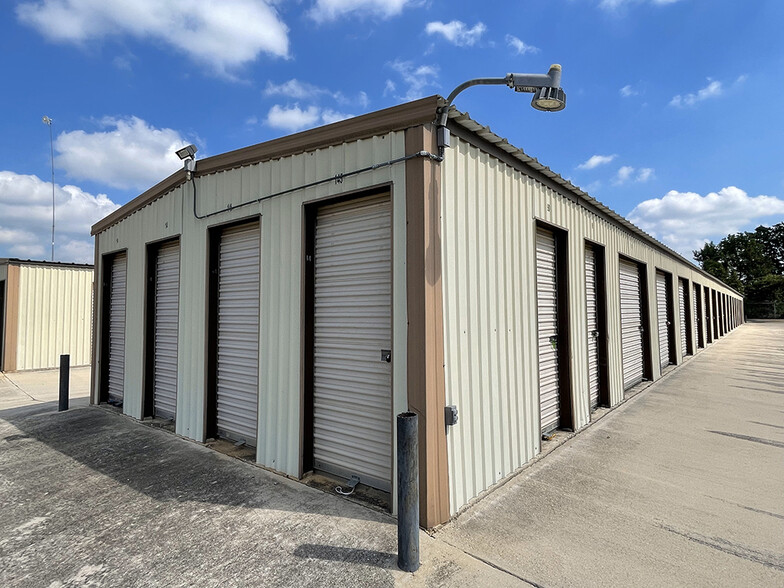 Self Storage Portfolio Investment portfolio of 3 properties for sale on LoopNet.co.uk - Building Photo - Image 2 of 13