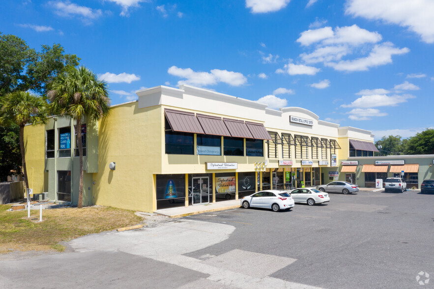 210-220 W Brandon Blvd, Brandon, FL for rent - Primary Photo - Image 1 of 5