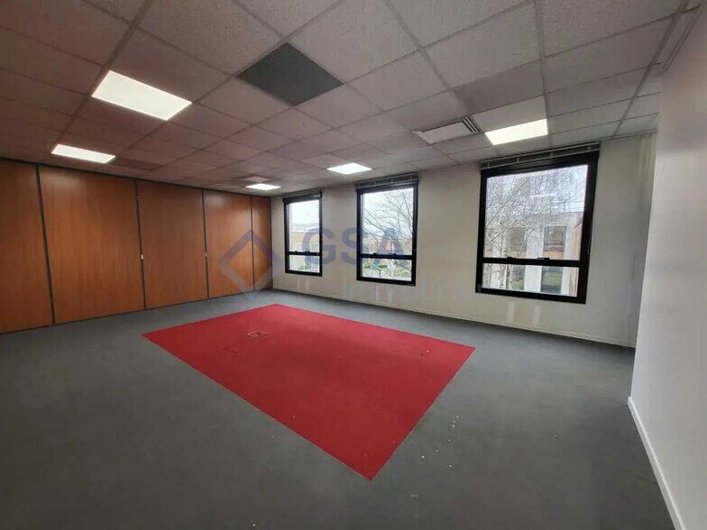 Office in Massy to rent - Building Photo - Image 3 of 7