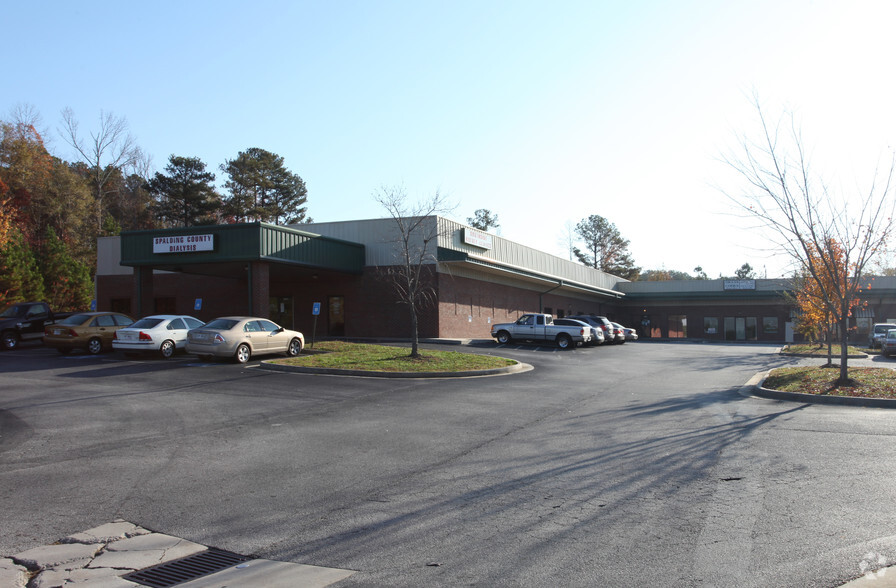 1570-1584 Williamson Rd, Griffin, GA for rent - Building Photo - Image 2 of 7