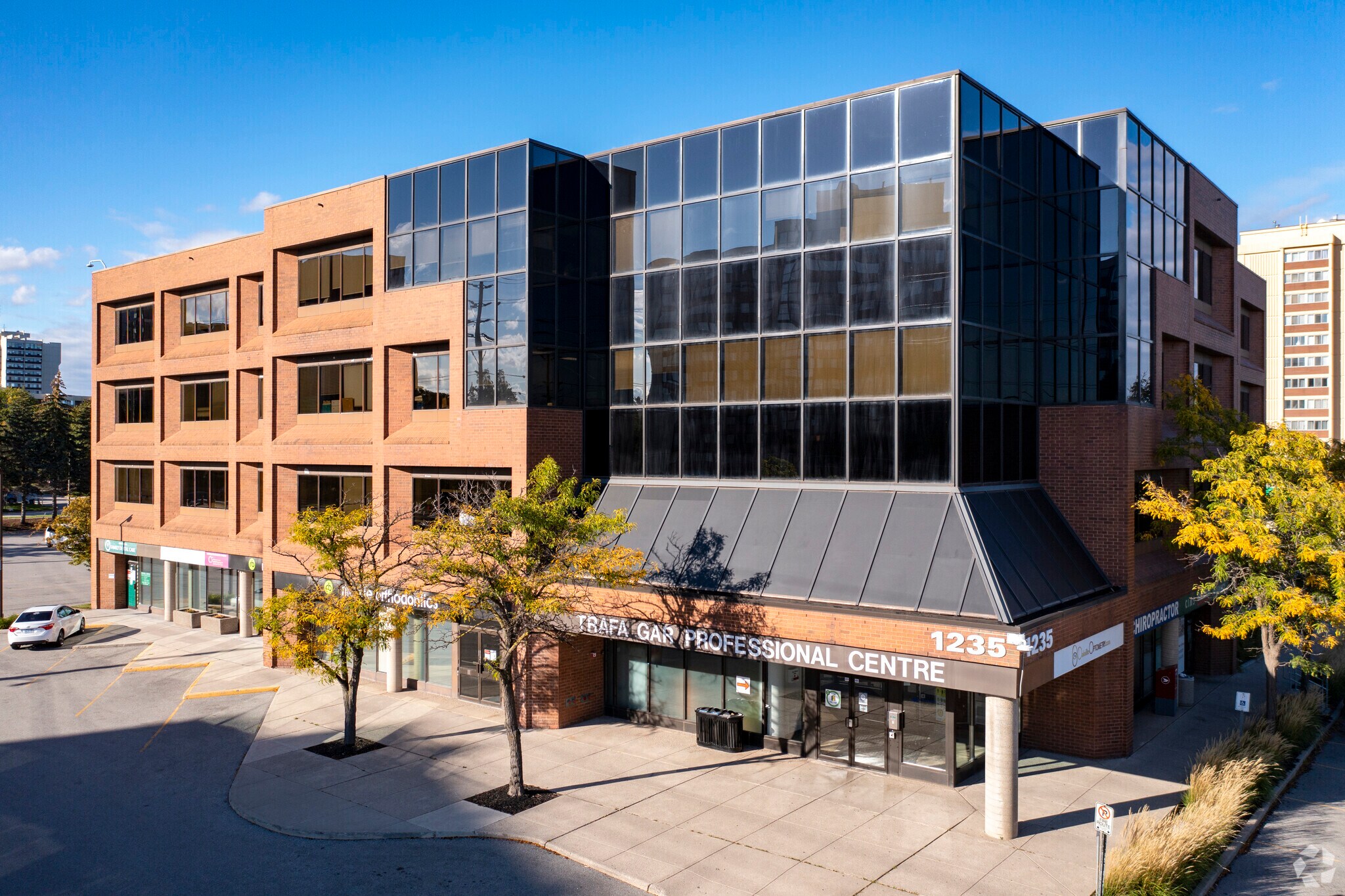 1235 Trafalgar Rd, Oakville, ON to rent Building Photo- Image 1 of 5