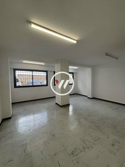 Office in Marseille to rent - Interior Photo - Image 1 of 8