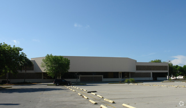 More details for 13350 N Cleveland Ave, North Fort Myers, FL - Retail for Sale