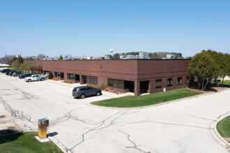 6100 W Executive Dr, Thiensville, WI for rent Primary Photo- Image 1 of 8