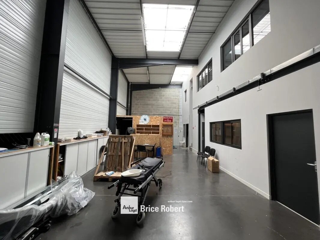 Light Industrial in Sathonay-Camp to rent Interior Photo- Image 1 of 6