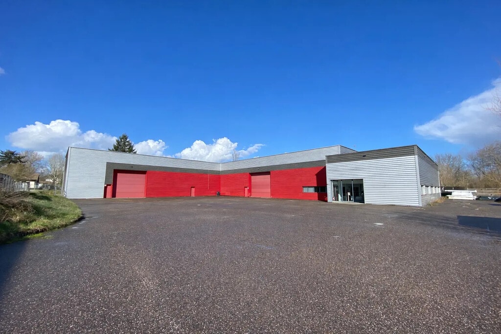 Location Entrepôt 1 570 m² - Photo 1