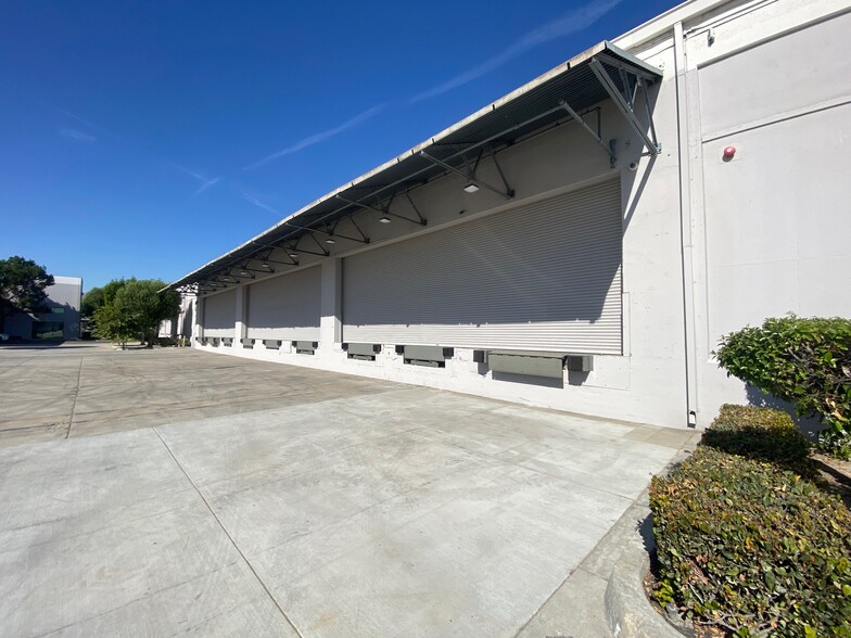 5811-5833 E 61st St, Commerce, CA for rent - Building Photo - Image 1 of 3