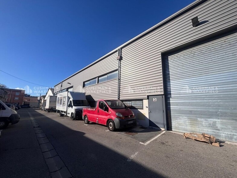 Light Industrial in Marseille to rent - Building Photo - Image 2 of 13