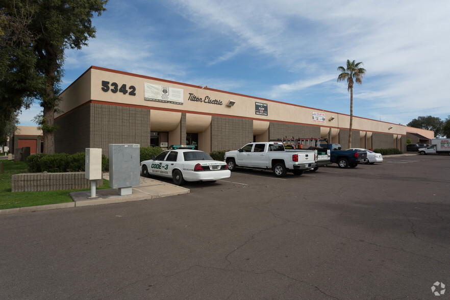 5420 W Camelback Rd, Glendale, AZ for rent - Primary Photo - Image 2 of 6