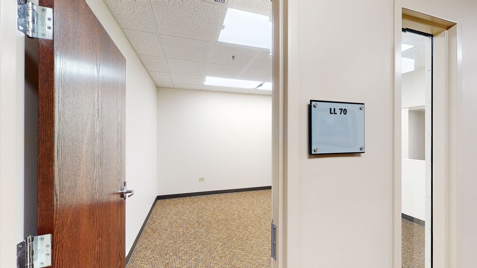 16151 Weber Rd, Joliet, IL to rent - Matterport 3D Scan - Image 3 of 25