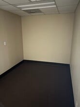 237 Oxmoor Cir, Birmingham, AL to rent Interior Photo- Image 1 of 4