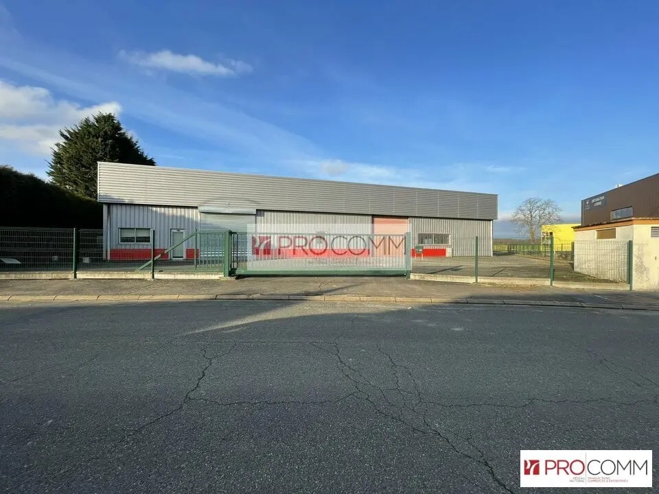 Location Local d'activités 400 m² - Photo 1