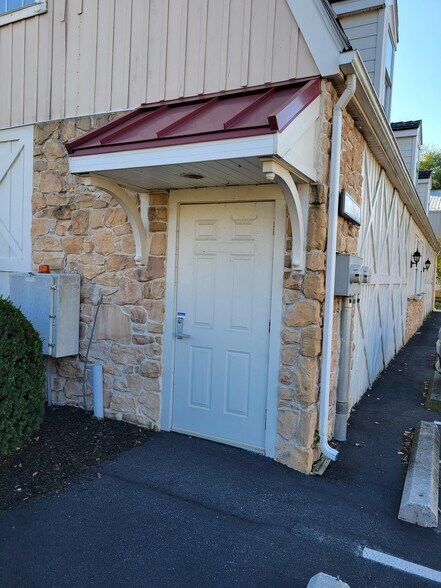 342 E Main St, Leola, PA for rent - Building Photo - Image 3 of 15