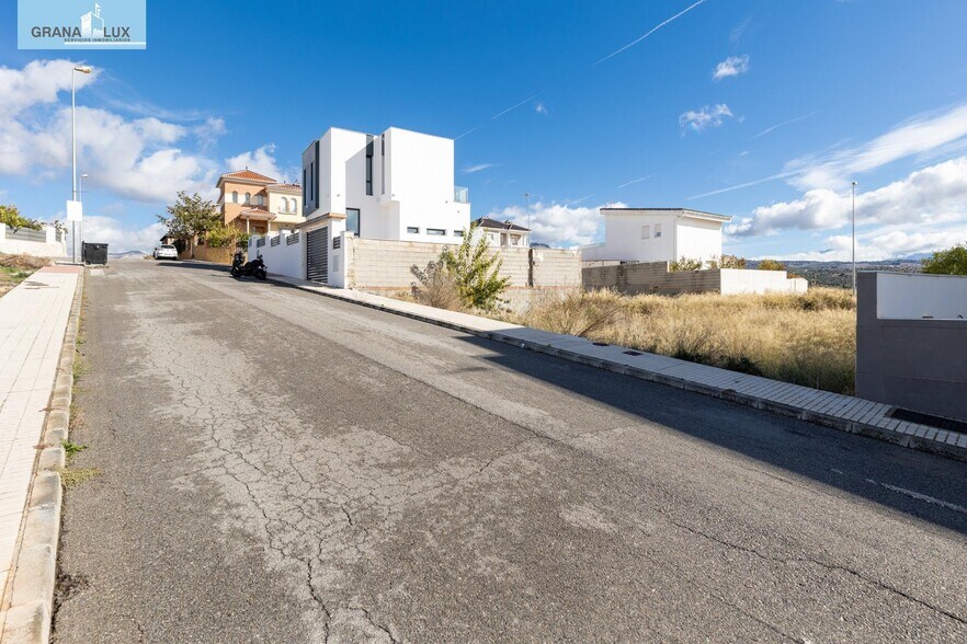 Avenida Cerro Alfonsico, 20, Peligros, Granada for sale - Building Photo - Image 3 of 18
