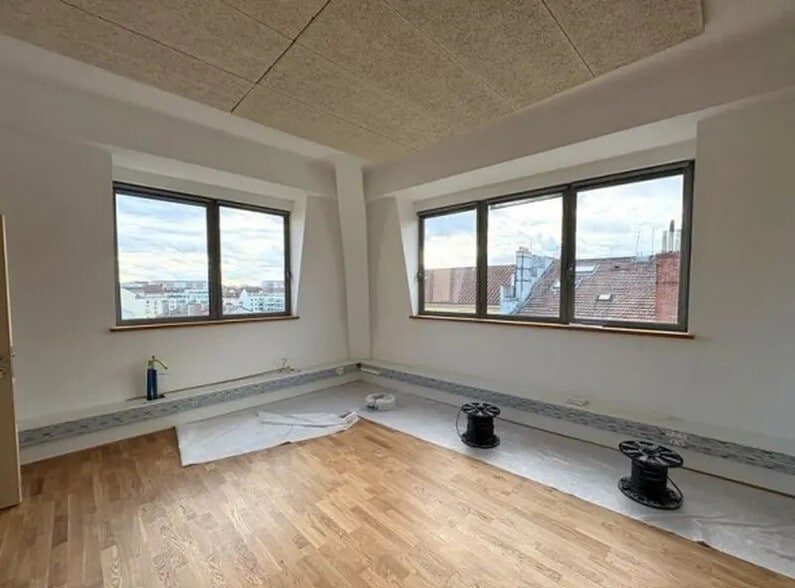 1 Rue Du Docteur Pierre-Fleury Papillon, Villeurbanne to rent - Building Photo - Image 3 of 10