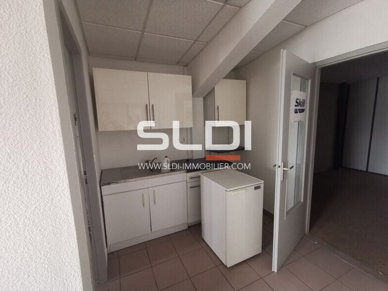 Chemin De Mure, Saint-Pierre-de-Chandieu to rent - Interior Photo - Image 3 of 6