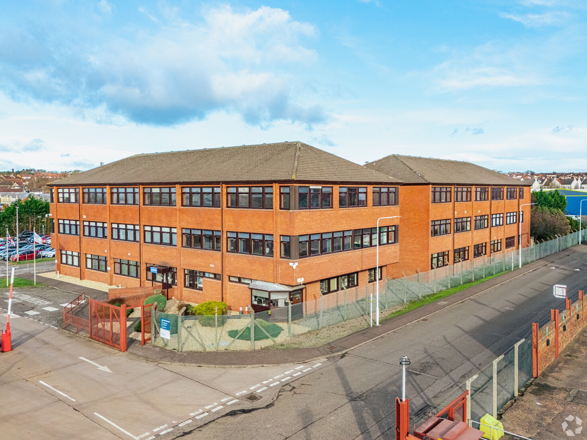Den Rd, Kirkcaldy to rent Building Photo- Image 1 of 11