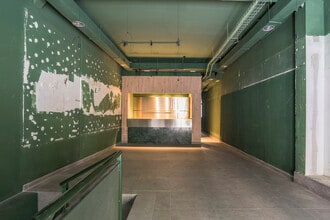 Retail in Madrid, Madrid to rent Interior Photo- Image 2 of 6