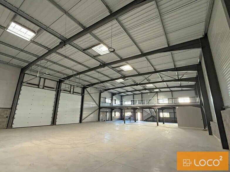 8 Rue Ecopole, Villeneuve-Tolosane to rent - Interior Photo - Image 2 of 10