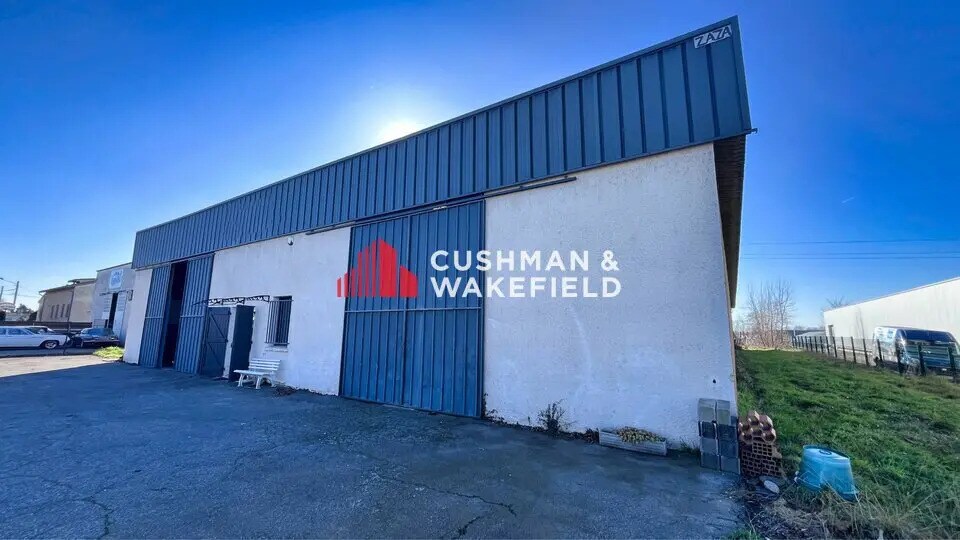 Light Industrial in Saint-Alban to rent Building Photo- Image 1 of 5
