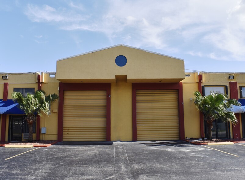 7200-7360 NW 56th St, Miami, FL for rent - Primary Photo - Image 1 of 9