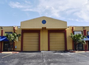 7200-7360 NW 56th St, Miami, FL for rent Primary Photo- Image 1 of 10