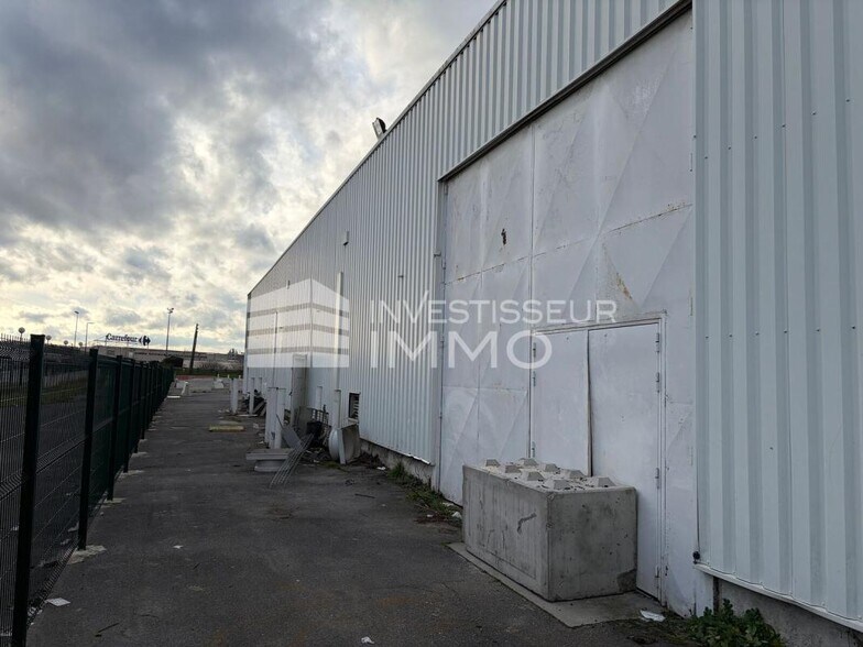 Retail in Claye Souilly to rent - Building Photo - Image 2 of 6