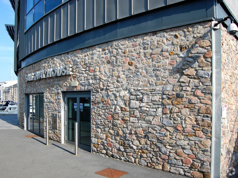 North East Quay, Plymouth to rent - Building Photo - Image 2 of 2