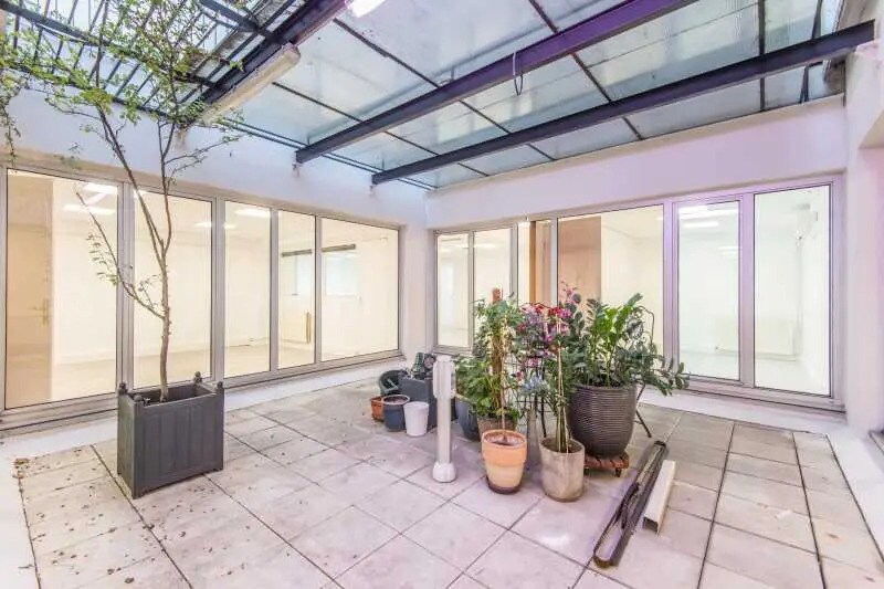 Office in Suresnes for sale Interior Photo- Image 1 of 10