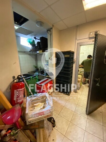 Retail in Issy-Les-Moulineaux to rent - Interior Photo - Image 3 of 4