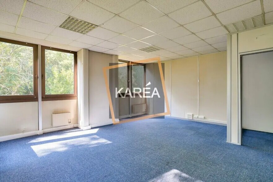 Office in Croissy-Beaubourg to rent - Interior Photo - Image 3 of 5