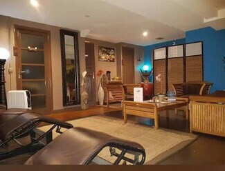 More details for 8 Rue Guillaume Bertrand, Paris - Retail to Rent