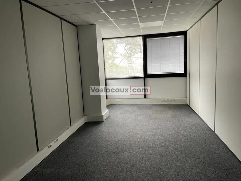 Office in Valbonne to rent - Interior Photo - Image 2 of 5