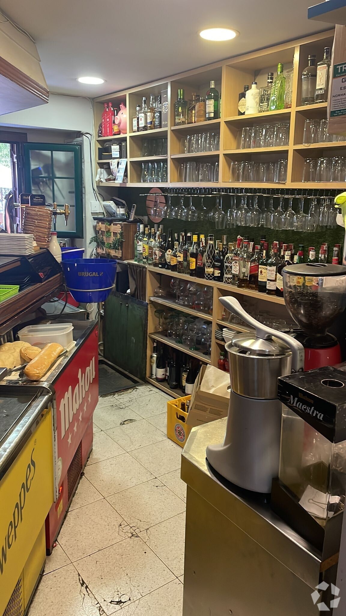 Retail in Madrid, Madrid to rent Interior Photo- Image 1 of 7