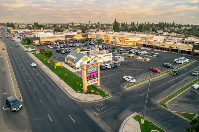 More details for 3739-3929 Ming Ave, Bakersfield, CA - Retail to Rent