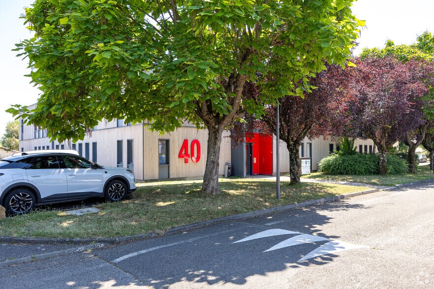 33 Avenue Du Docteur Georges Lévy, Vénissieux to rent - Primary Photo - Image 1 of 2