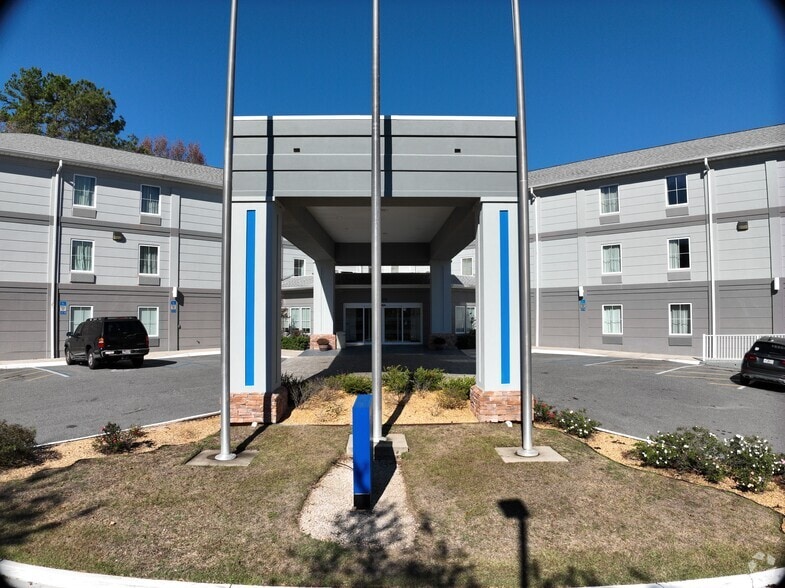 Florida Hospitality Pair: Tryp & Sonesta portfolio of 2 properties for sale on LoopNet.co.uk - Matterport Community - Image 2 of 28