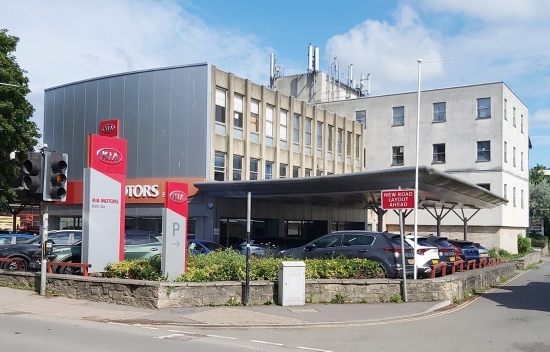 Lower Bristol Rd, Bath to rent Building Photo- Image 1 of 6
