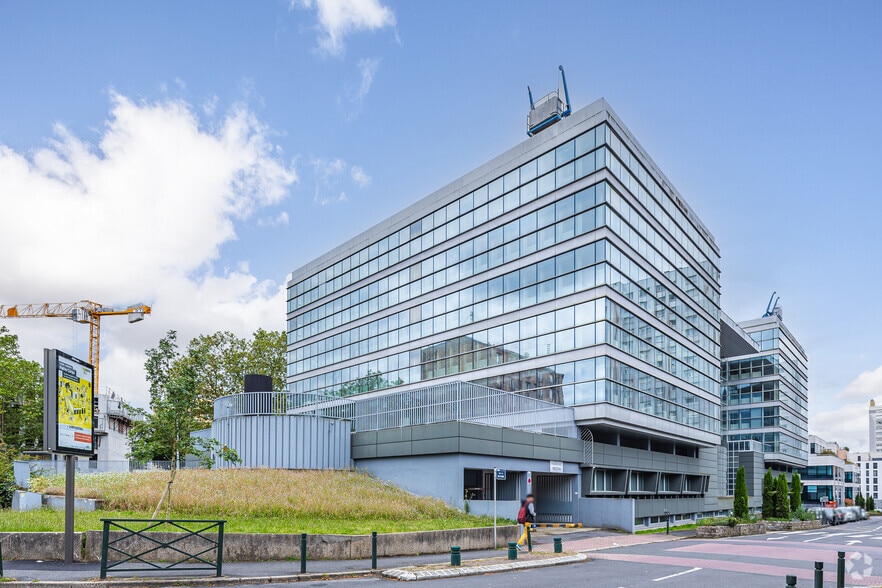 345 Avenue Georges Clemenceau, Nanterre to rent - Building Photo - Image 2 of 3