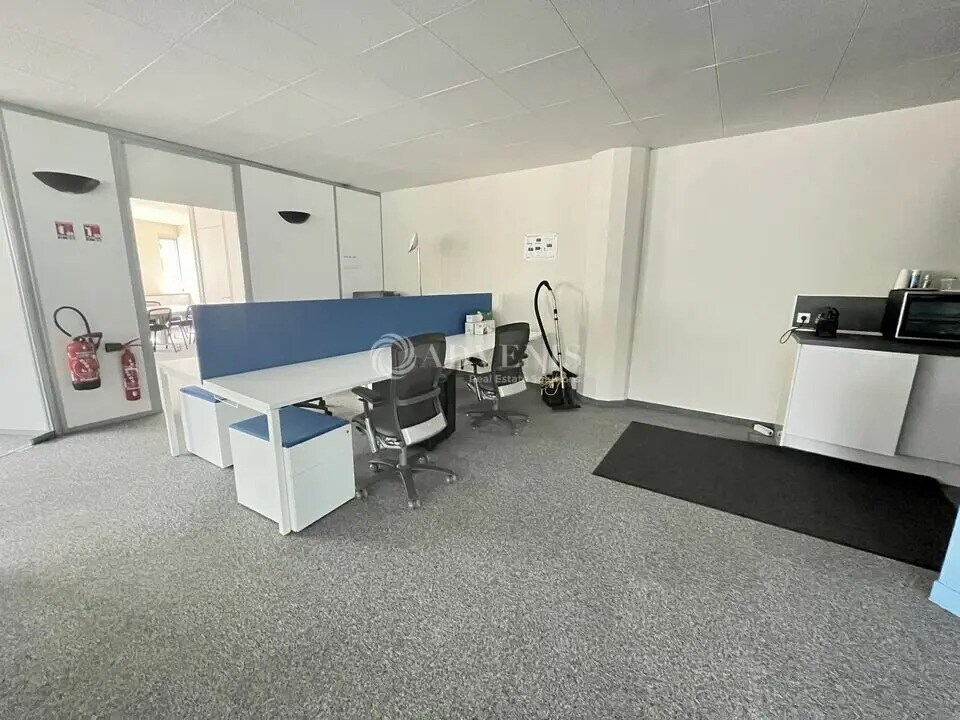 Office in Tremblay-en-France to rent Interior Photo- Image 1 of 10