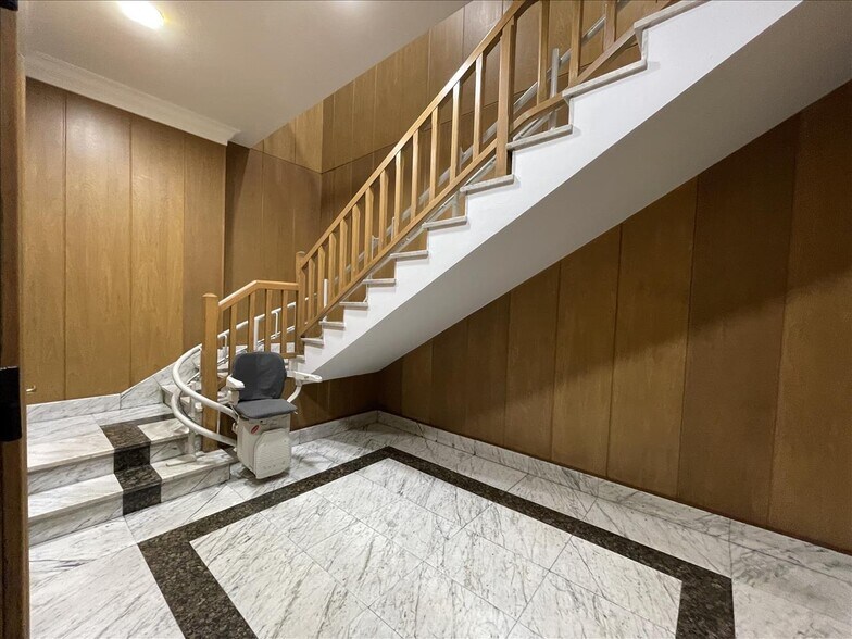 Rúa Do Xeneral Pardiñas, Santiago de Compostela, La Coruna for sale - Building Photo - Image 2 of 6