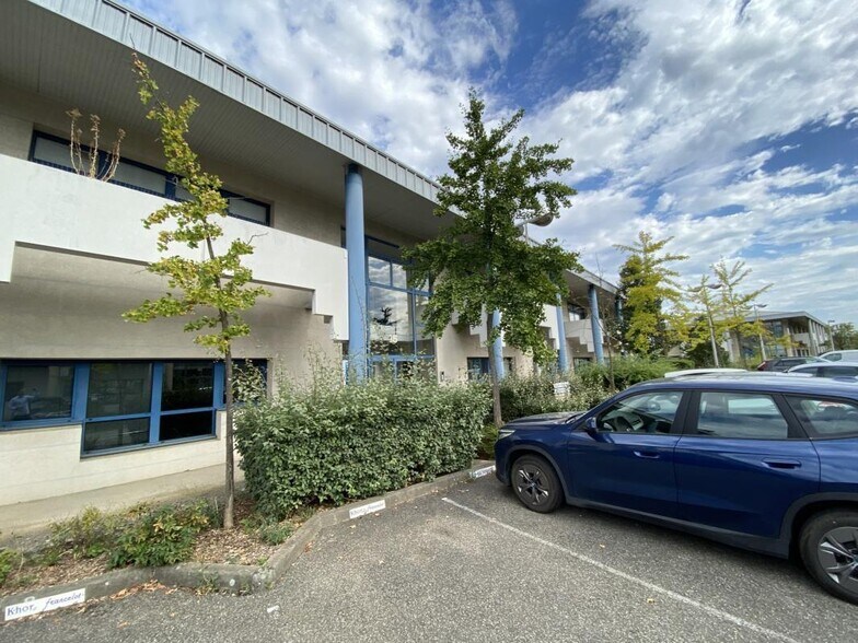 15 Allée Des Ginkgos, Bron to rent - Building Photo - Image 2 of 12