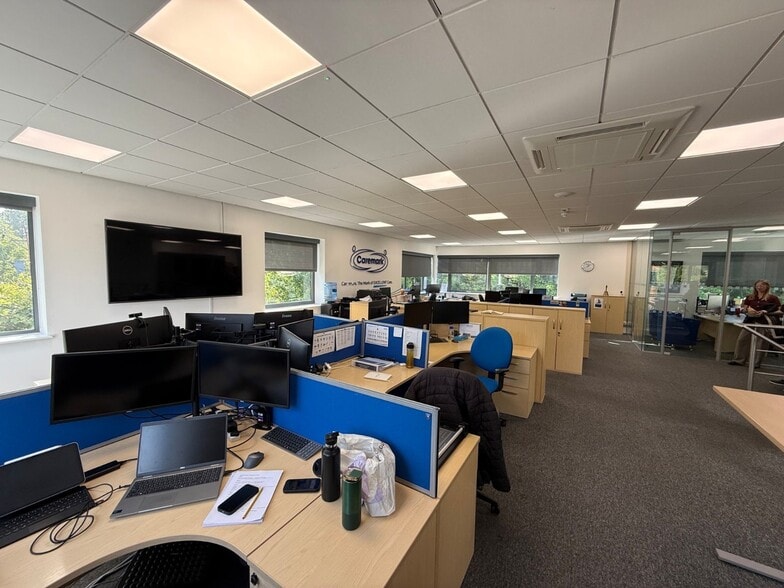Yeoman Way, Worthing to rent - Interior Photo - Image 3 of 13
