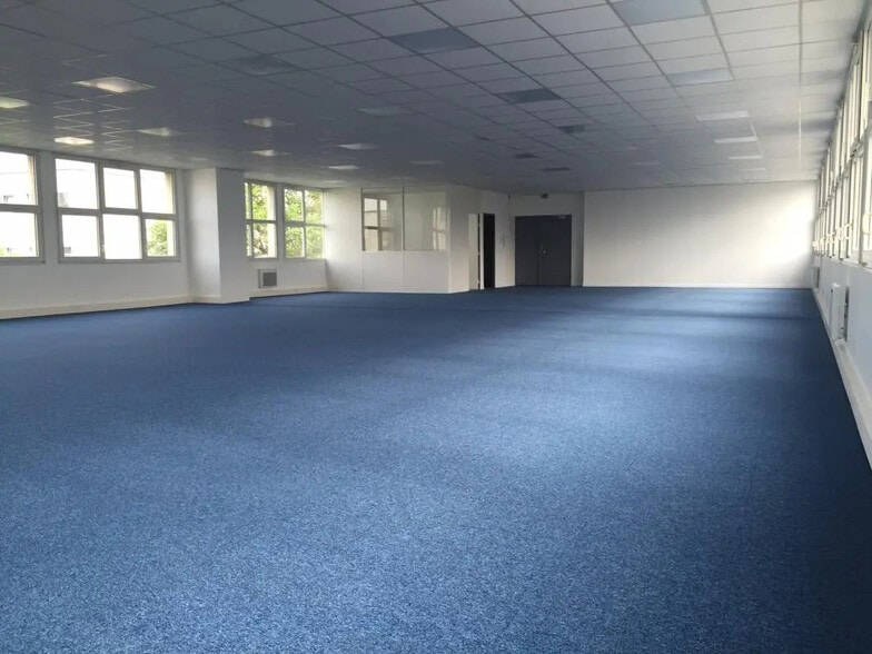 Office in Montreuil to rent - Interior Photo - Image 2 of 12